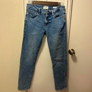 Frame “Le Garçon” low rise light blue wash jeans in size 27